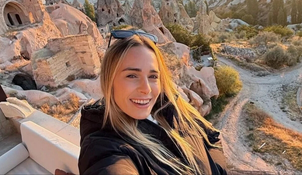 Survivor yıldızı umrede! Başörtülü fotoğraflarına beğeni yağdı - 1. Resim