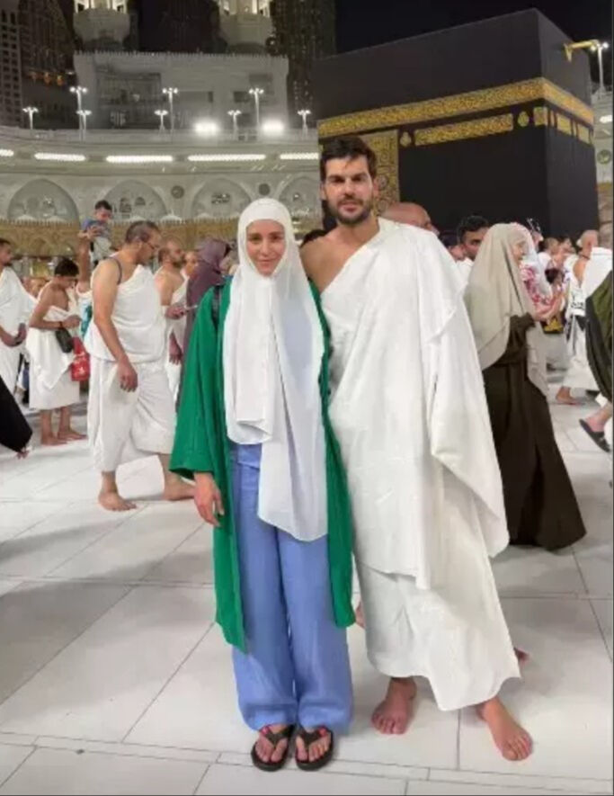 Survivor yıldızı umrede! Başörtülü fotoğraflarına beğeni yağdı - 2. Resim