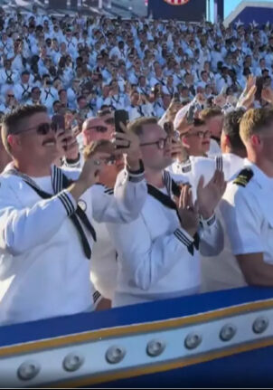 Trump’tan donanma kutlamasında sürpriz dans performansı! O anlar kamerada - 2. Resim