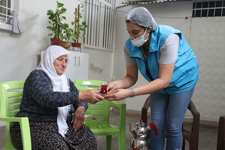 128 bin yaslı ve hastaya vefa eli - 1. Resim