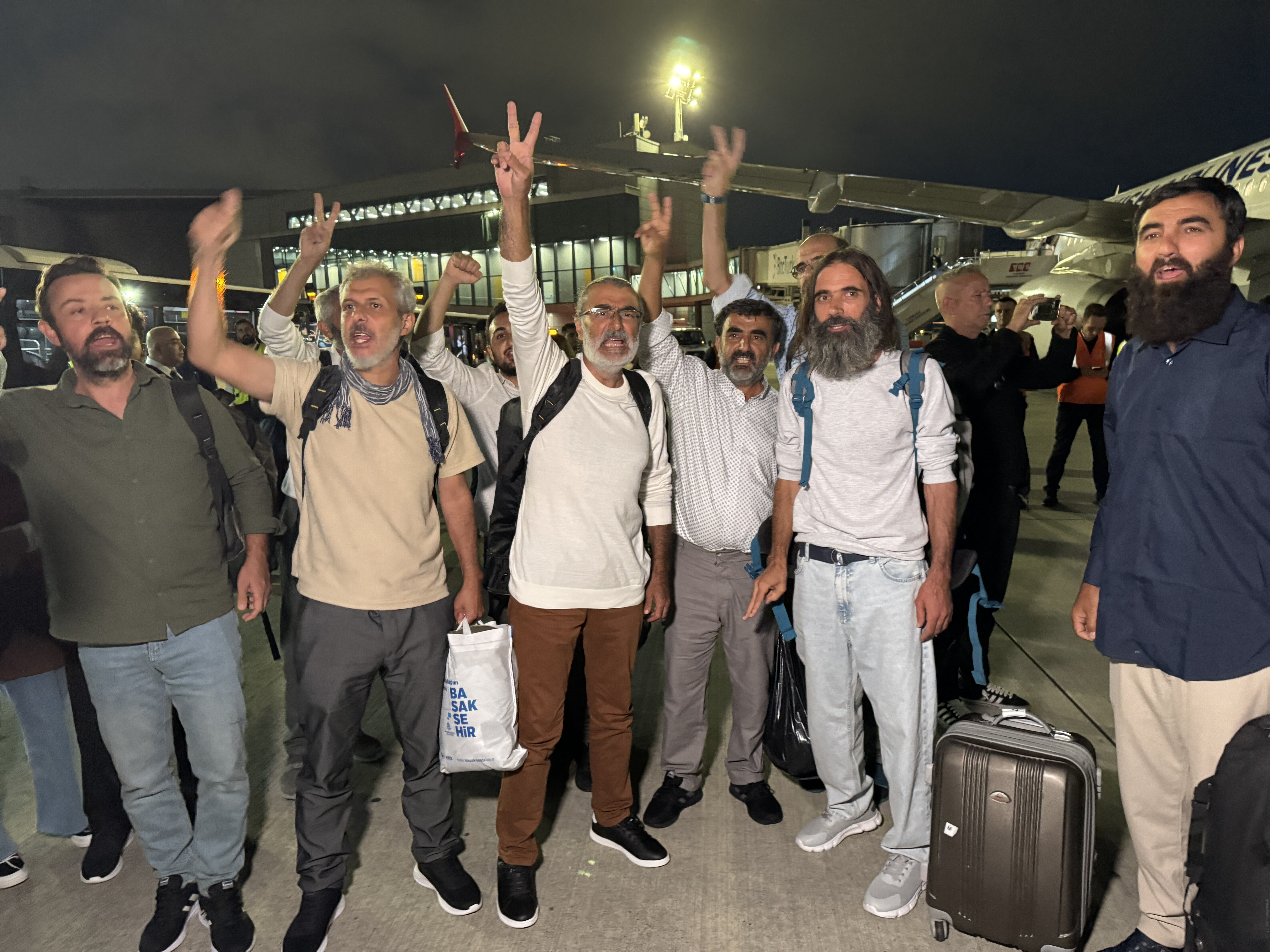 15 Türk aktivist Türkiye'ye döndü - 1. Resim