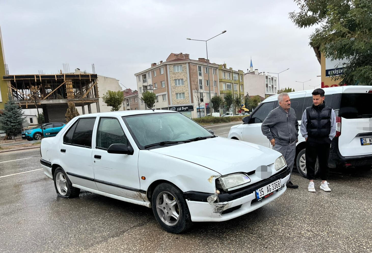 17 yaşındaki çocuk, çalıntı araçla ortalığı birbirine kattı: Polisle kovalamaca oynadı! 17 yaşındaki çocuk, çalıntı araçla ortalığı birbirine kattı: Polisle kovalamaca oynadı! - 2. Resim