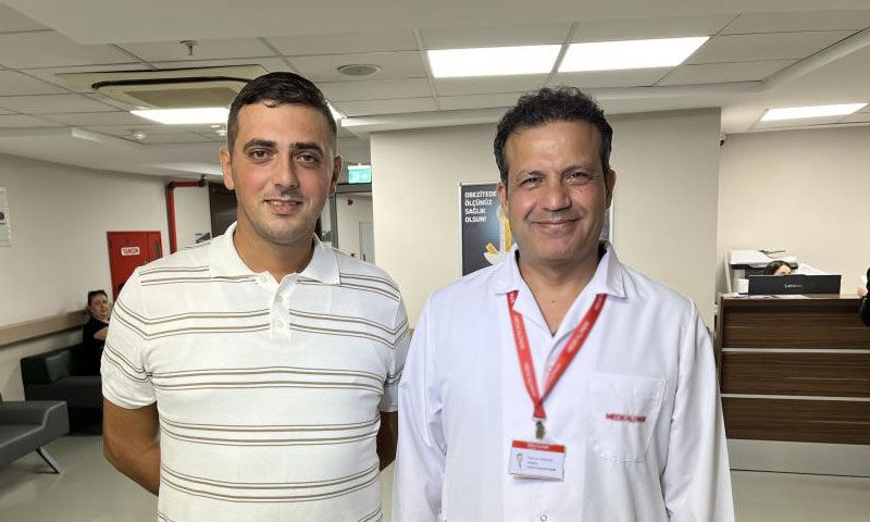 2,5 milyonda bir görülüyor… Geçmeyen kuru öksürüğünün nedeni meğer dev tümörmüş - 1. Resim