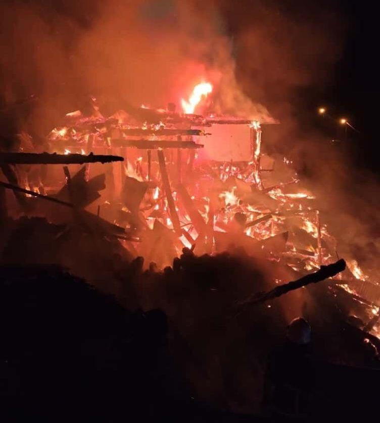 Adana'da acı olay, önce yangın sonra enkaz! İki kardeş birlikte can verdi - 2. Resim