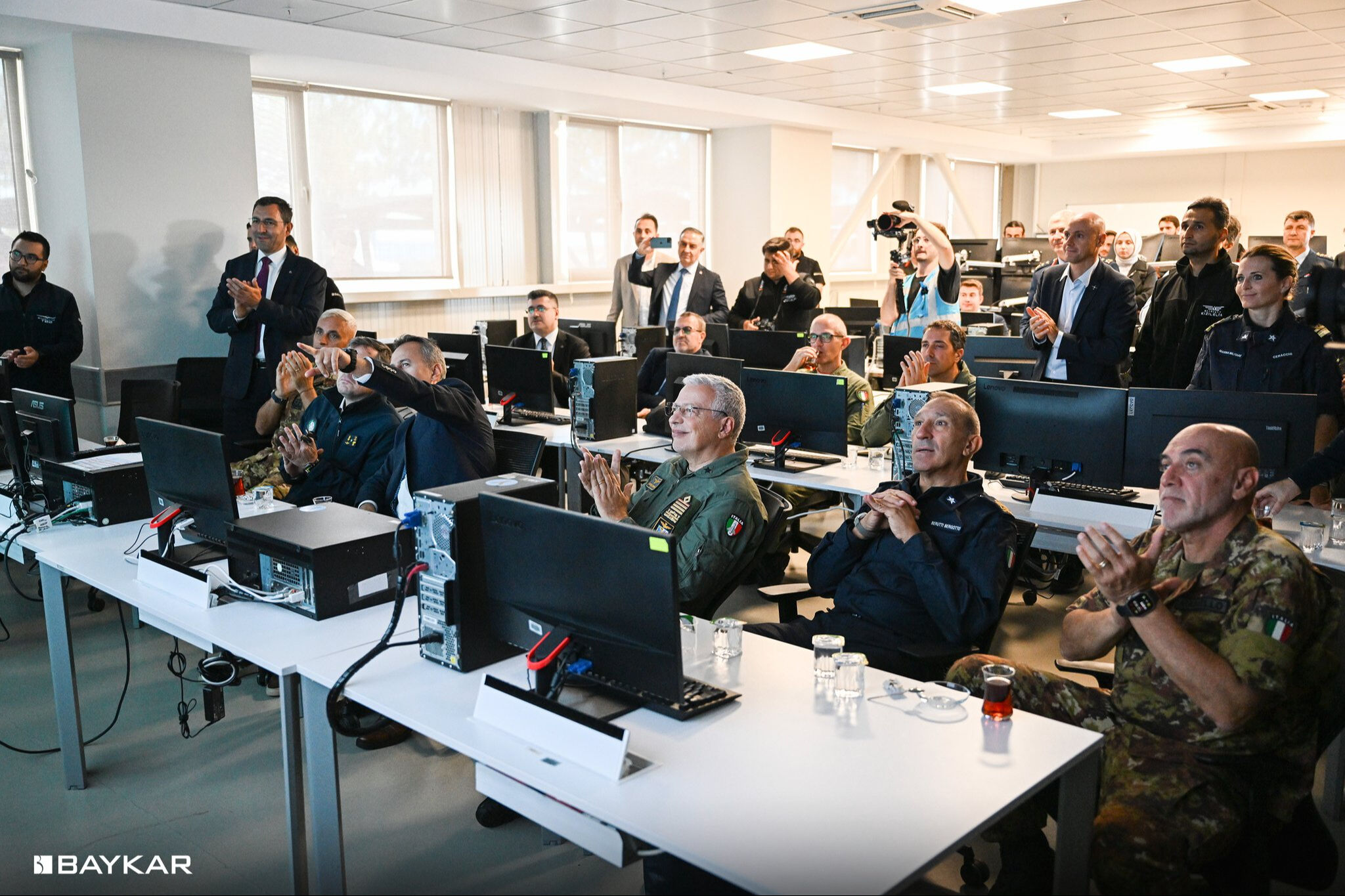 Baykar'a İtalya'dan üst düzey ziyaret: Bayraktar TB3, AKINCI ve KIZILELMA'dan özel uçuş - 1. Resim