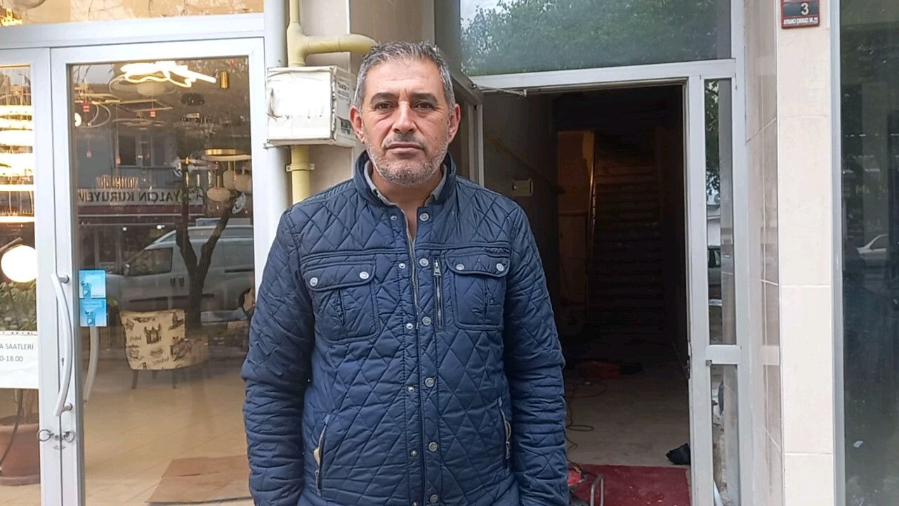 Edirne'de sağanak sonrası yollar göle döndü: Vatandaşlar kovalarla su tahliye etti! Edirne'de sağanak sonrası yollar göle döndü: Vatandaşlar kovalarla su tahliye etti! - 2. Resim