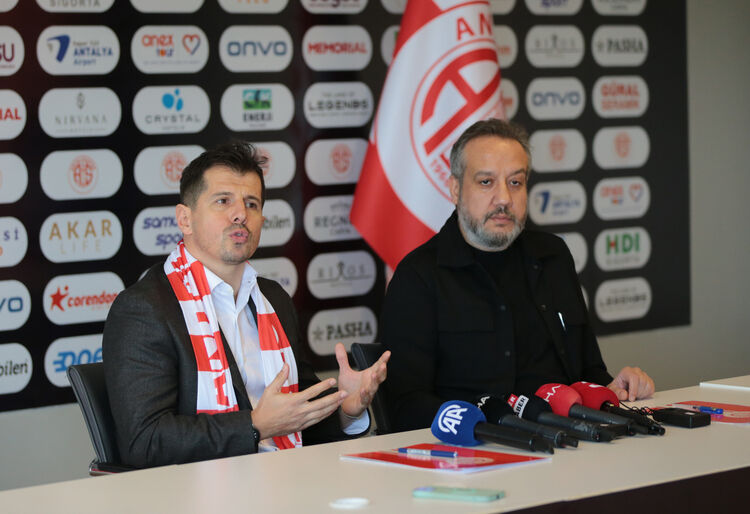 Farklı yenilgi sonrası istifa sinyali vermişti! Antalyaspor'da Emre Belözoğlu dönemi sona erdi - 2. Resim