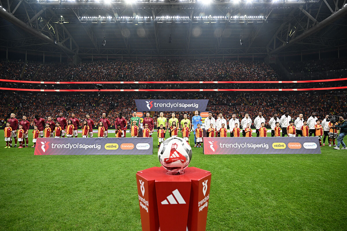 Galatasaray'da yeni sözleşme: 'Futbolu bizimle bırak' teklifi! - 1. Resim