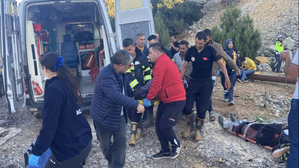 İşlerine giderken can verdiler! Mersin'de katliam gibi kaza, 5 ölü çok sayıda yaralı var - 2. Resim