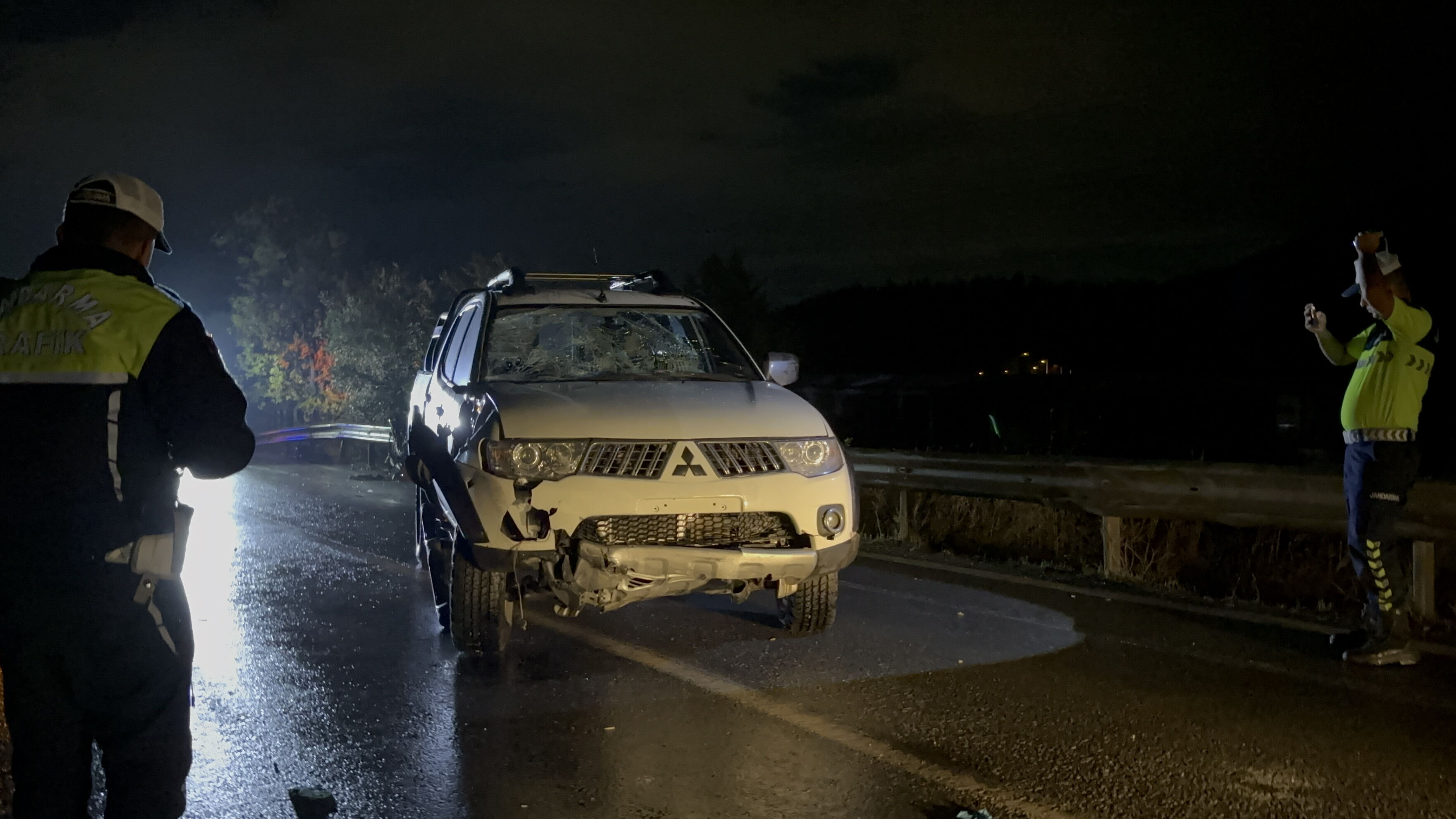 İzmir'de pikap ile elektrikli bisiklet çarpıştı: 1 ölü, 1 yaralı - 1. Resim