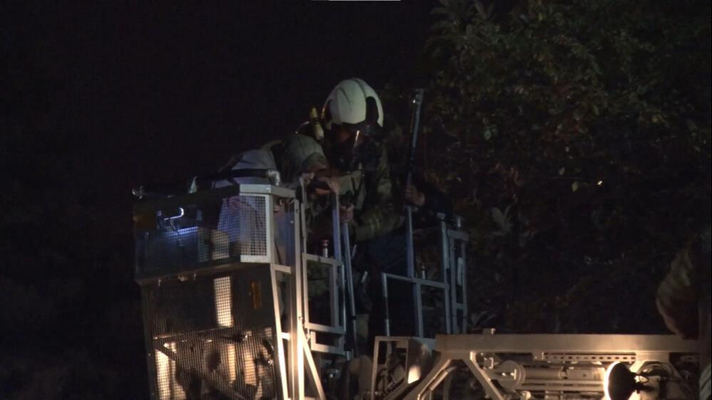 Kadıköy'de sıcak saatler! 5 katlı binada yangın çıktı, 20 kişi hastanelik oldu - 3. Resim