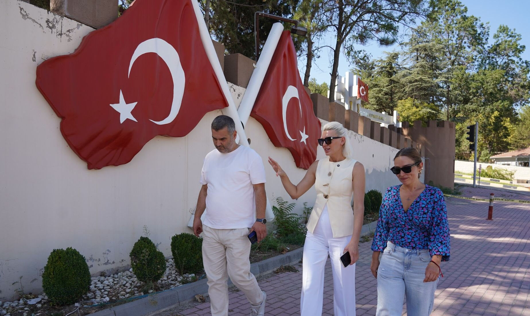 Kayı Bayrağı ve Osmanlı armasını kaldırdılar! CHP'li belediyenin kararı tepki çekti - 1. Resim