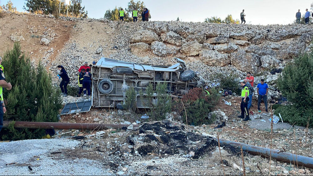 Mersin'deki olayın aslı belli oldu! 4 kişinin ölüp 14 kişinin yaralandığı kazada şoför ehliyetsiz çıktı - 2. Resim
