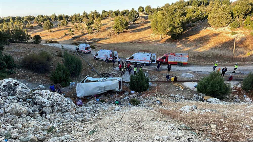Mersin'deki olayın aslı belli oldu! 4 kişinin ölüp 14 kişinin yaralandığı kazada şoför ehliyetsiz çıktı - 4. Resim
