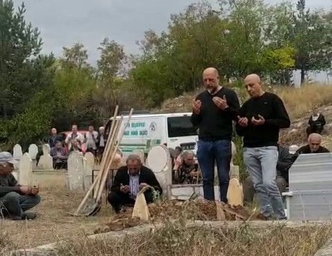 Öldüklerini babalarının cenazelerinde öğrendiler! Şoke eden gerçek 27 sene sonra ortaya çıktı - 1. Resim