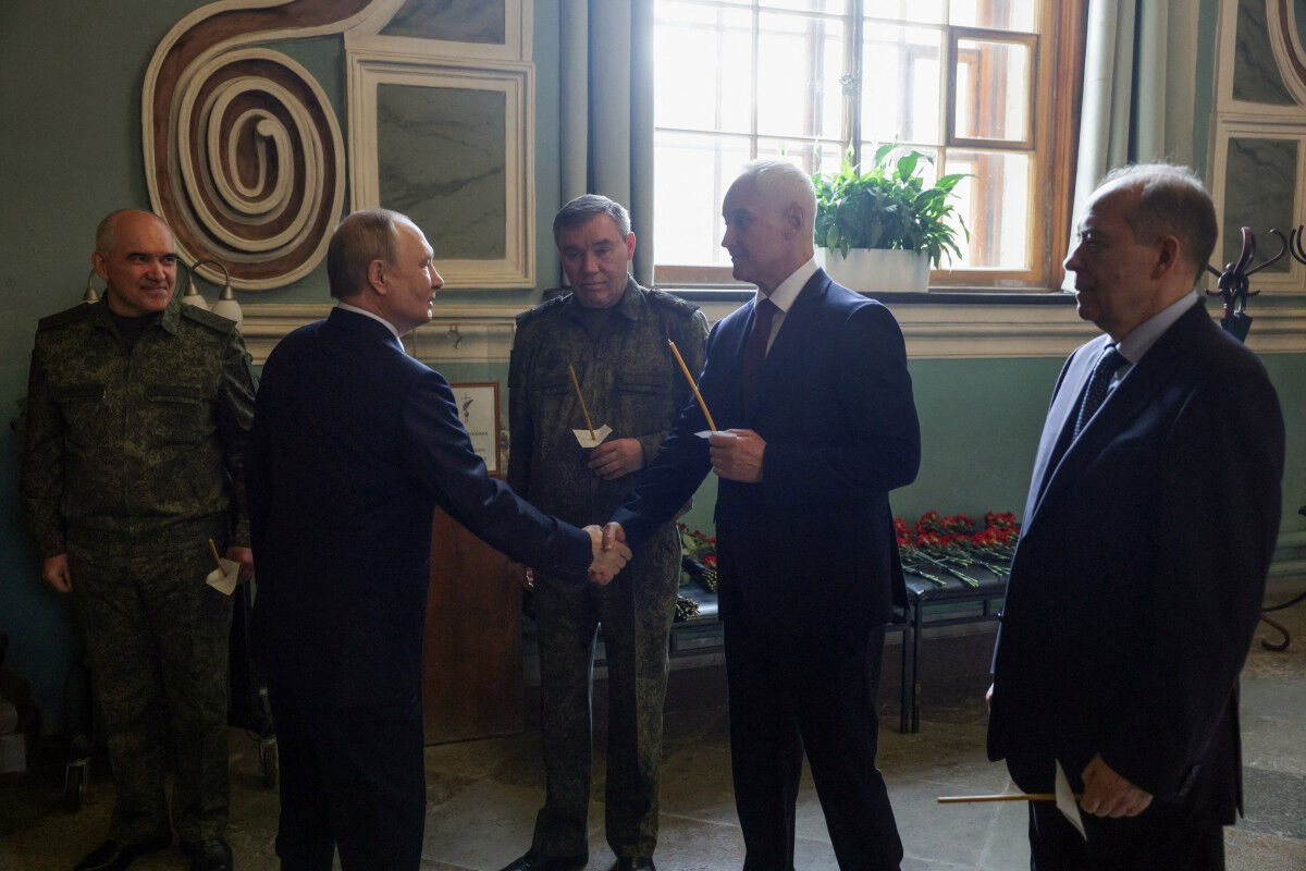 Putin komutanlarla bir araya geldi! Ukrayna’da kontrol bizde, 212 yerleşim ele geçirildi - 1. Resim