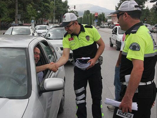 Yeni trafik cezaları ne zaman yürürlüğe girecek, Trafik Kanunu Meclisten geçti mi? - 1. Resim