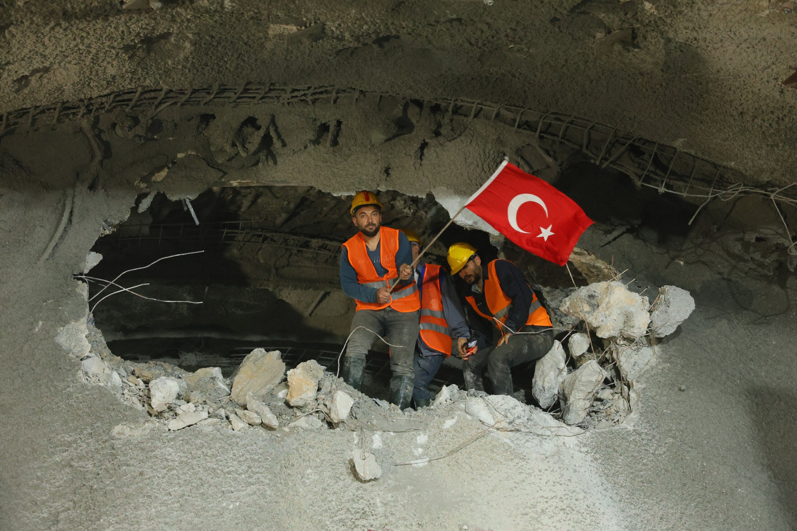 10 durak, 49 tünel bulunuyor! Ankara-İzmir arasını 3,5 saate düşürecek projede ışık göründü 10 durak, 49 tünel bulunuyor! Ankara-İzmir arasını 3,5 saate düşürecek projede ışık göründü - 2. Resim