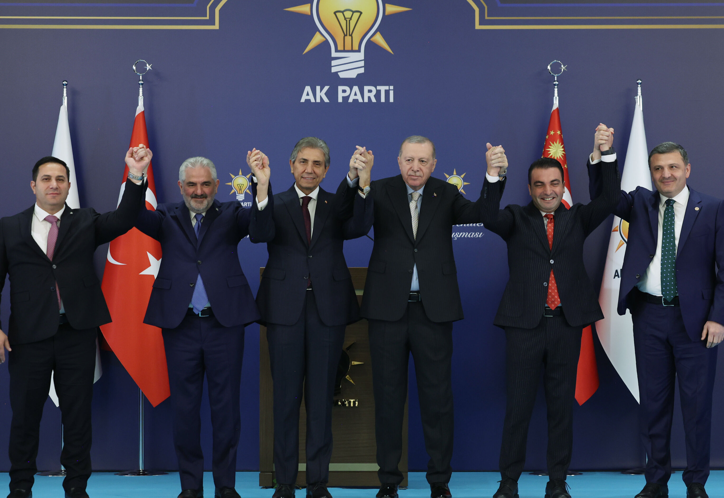 7 belediye başkanı daha AK Parti'de! Rozetlerini Cumhurbaşkanı Erdoğan taktı - 1. Resim