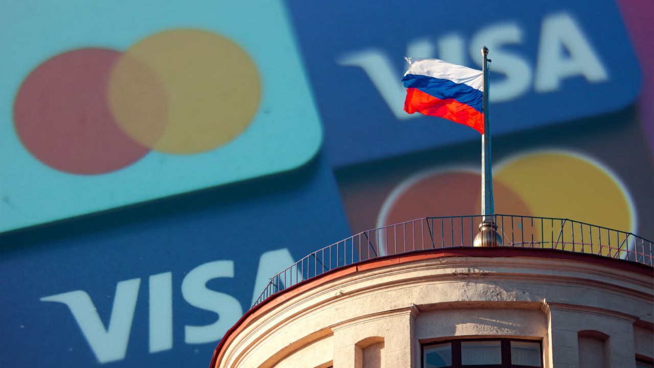 Batı çekildi, kartlar kaldı! Rusya, süresi dolan Visa ve MasterCard&#039;ları kullanmaya devam edecek