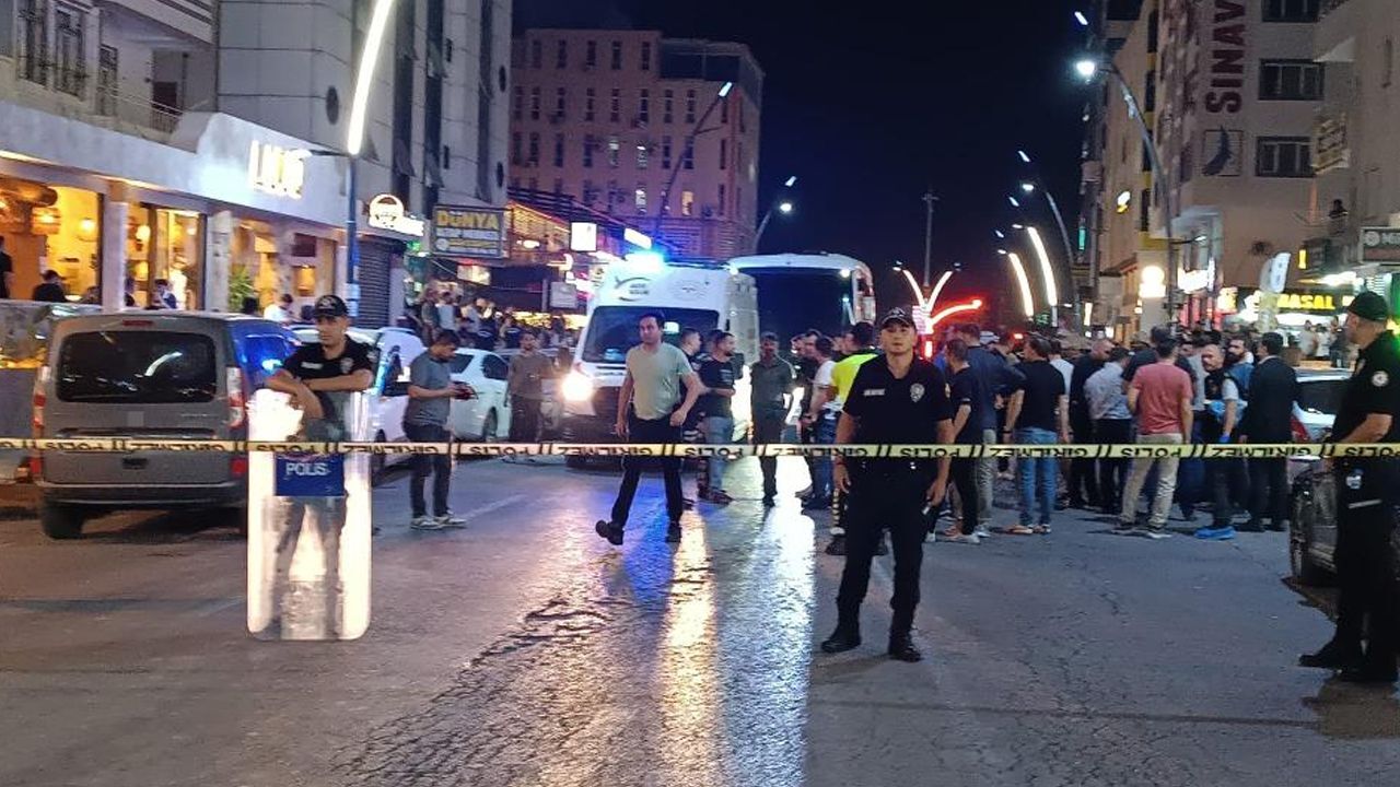 Batman&#039;da iki grup arasında kavga: 1&#039;i polis, 8 kişi yaralandı