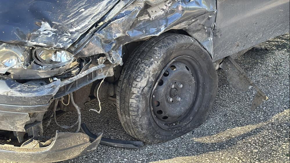 Bolu'da iki araç çarpıştı! 4’ü çocuk 5 kişi yaralandı - 1. Resim