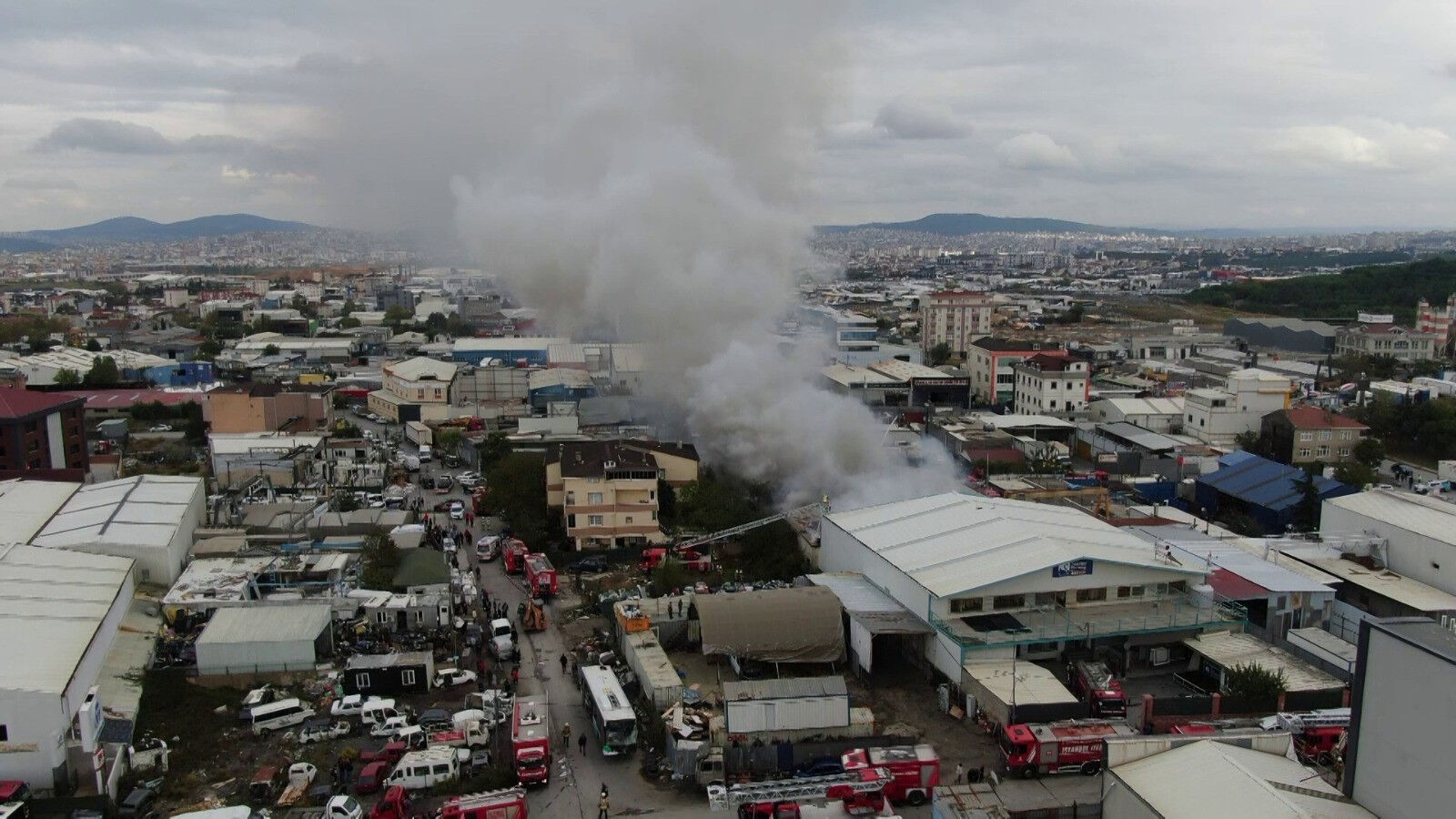 Fabrika yangında kül oldu! 4 işçi hastanelik oldu Fabrika yangında kül oldu! 4 işçi hastanelik oldu - 2. Resim