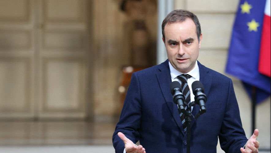 Fransa’da fırtına dinmiyor! Macron’a azil önergesi reddedildi, Meclis bölündü İstifa eden Başbakan Sébastien Lecornu