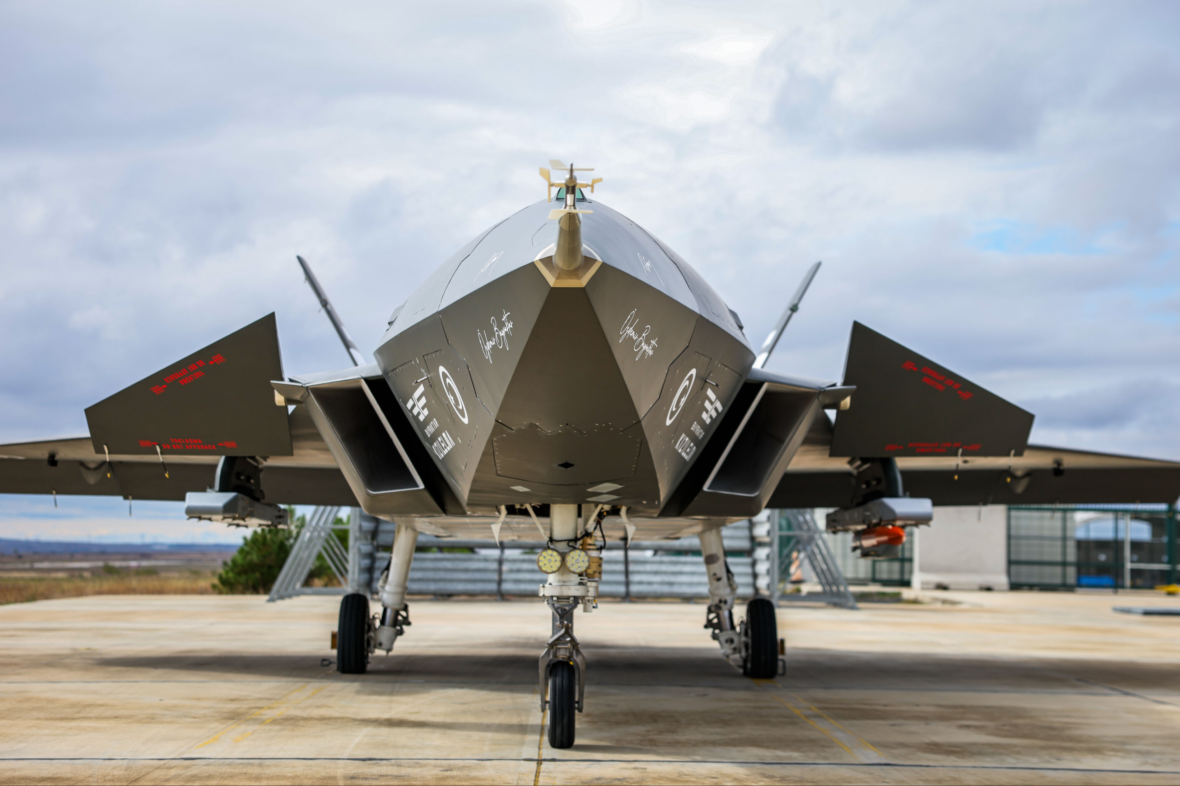 Milli savaş uçağı KIZILELMA’dan gövde gösterisi: İlk atış testini başarıyla tamamladı - 4. Resim