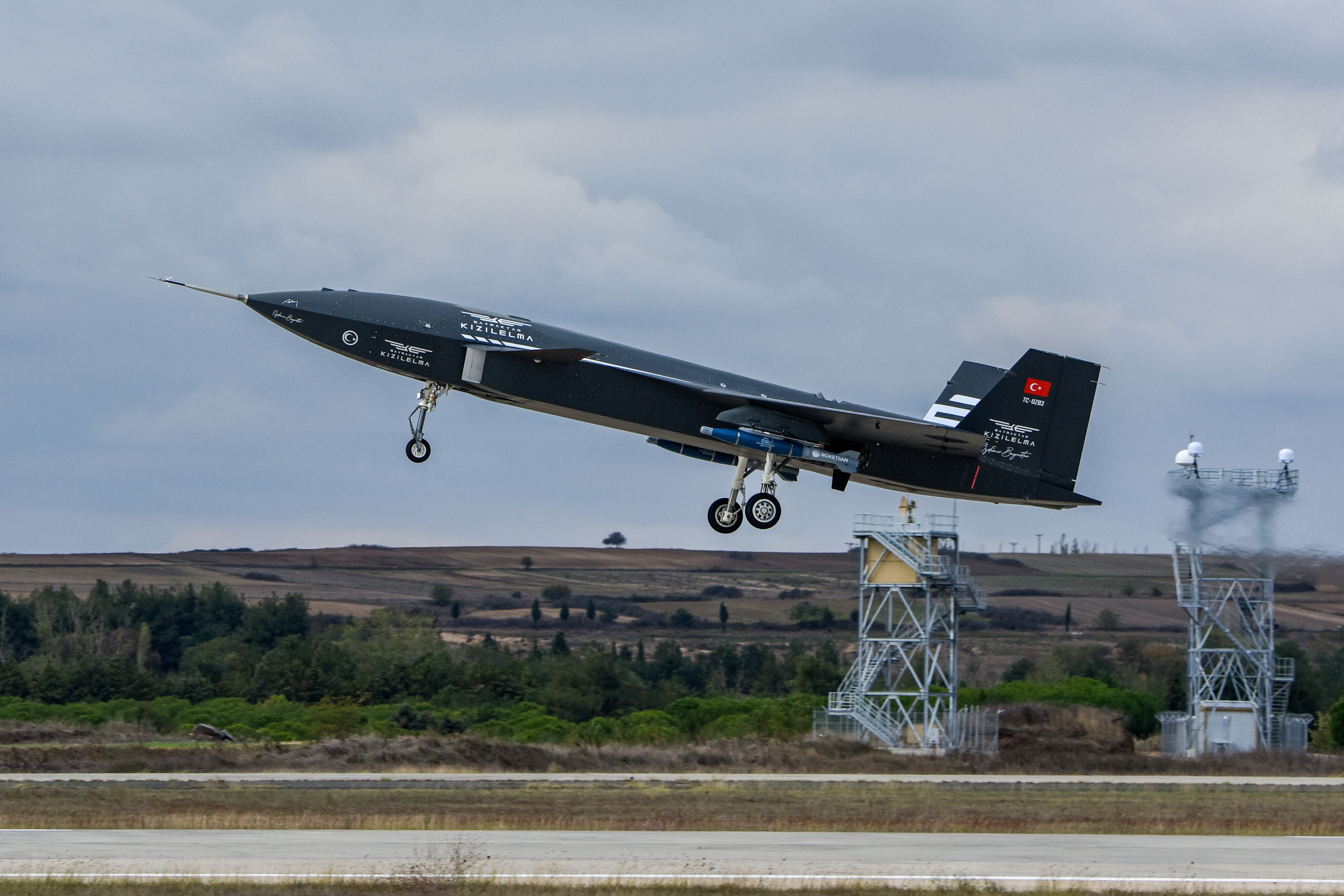 Milli savaş uçağı KIZILELMA’dan gövde gösterisi: İlk atış testini başarıyla tamamladı - 6. Resim