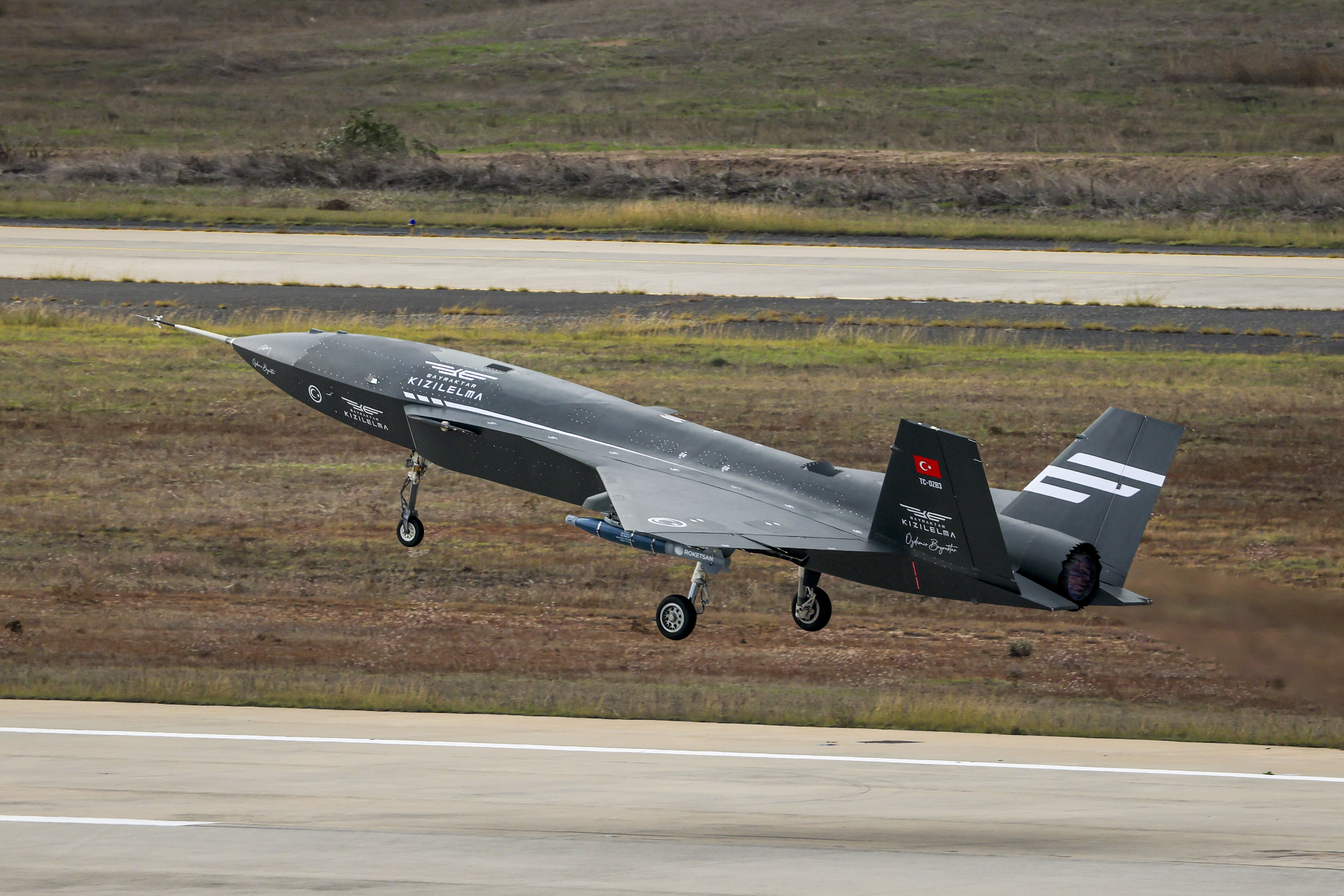 Milli savaş uçağı KIZILELMA’dan gövde gösterisi: İlk atış testini başarıyla tamamladı - 2. Resim