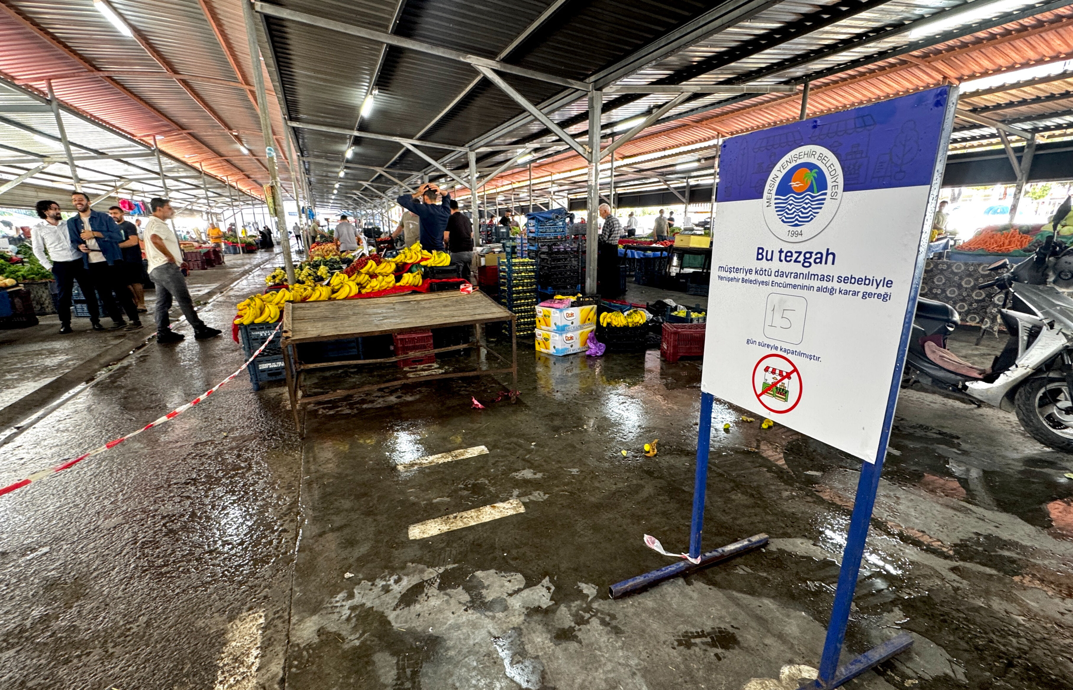 Müşteriye ayar çeken pazarcıya ceza! 15 gün tezgah açamayacak - 1. Resim