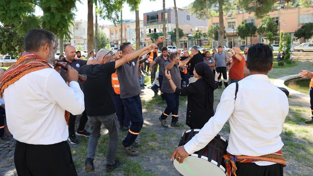  -Sokakları tertemiz yaptılar, primi kaptılar!