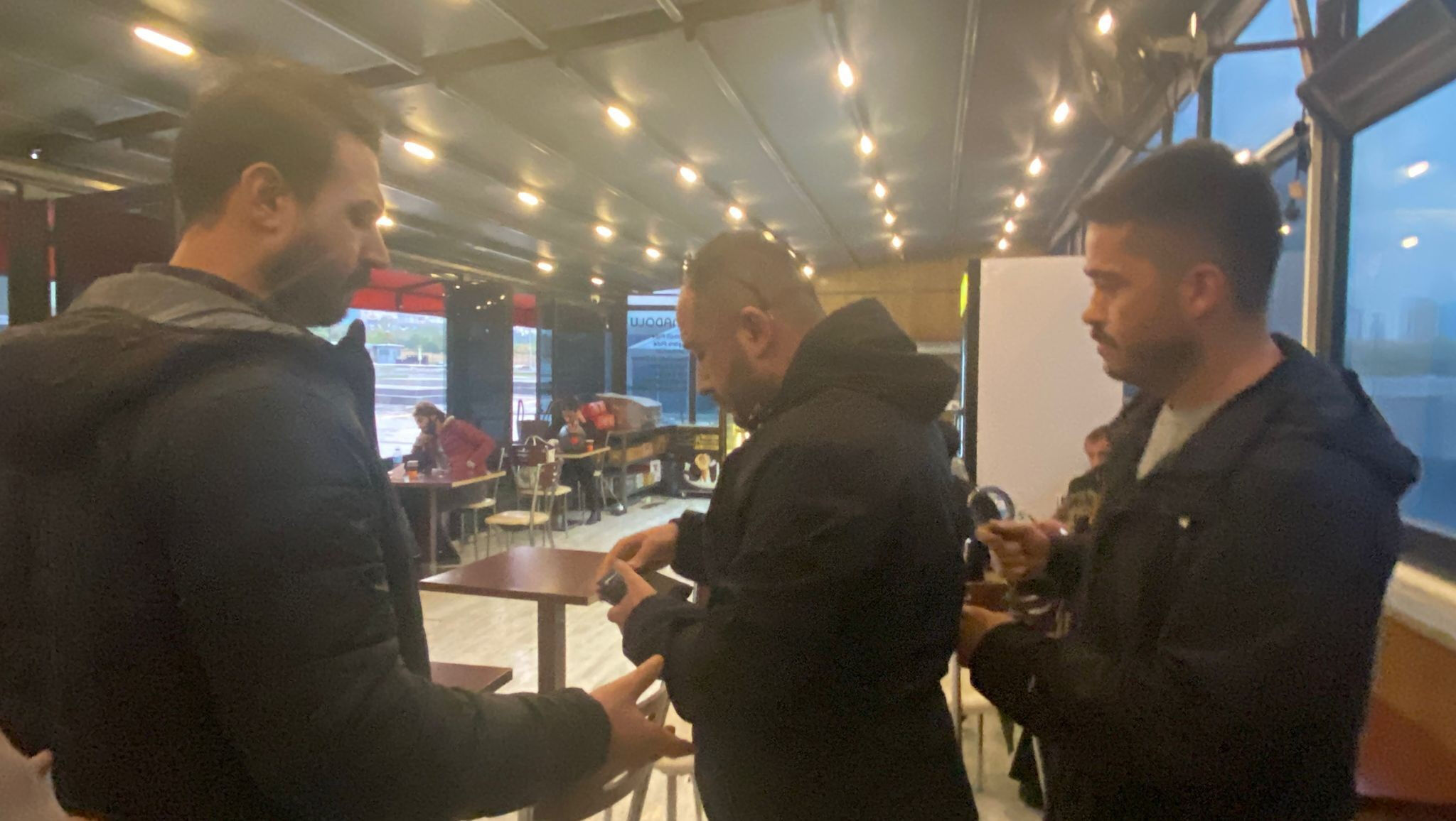 Tahliye sözüyle ailelerden para aldı! Avukata suçüstü - 1. Resim