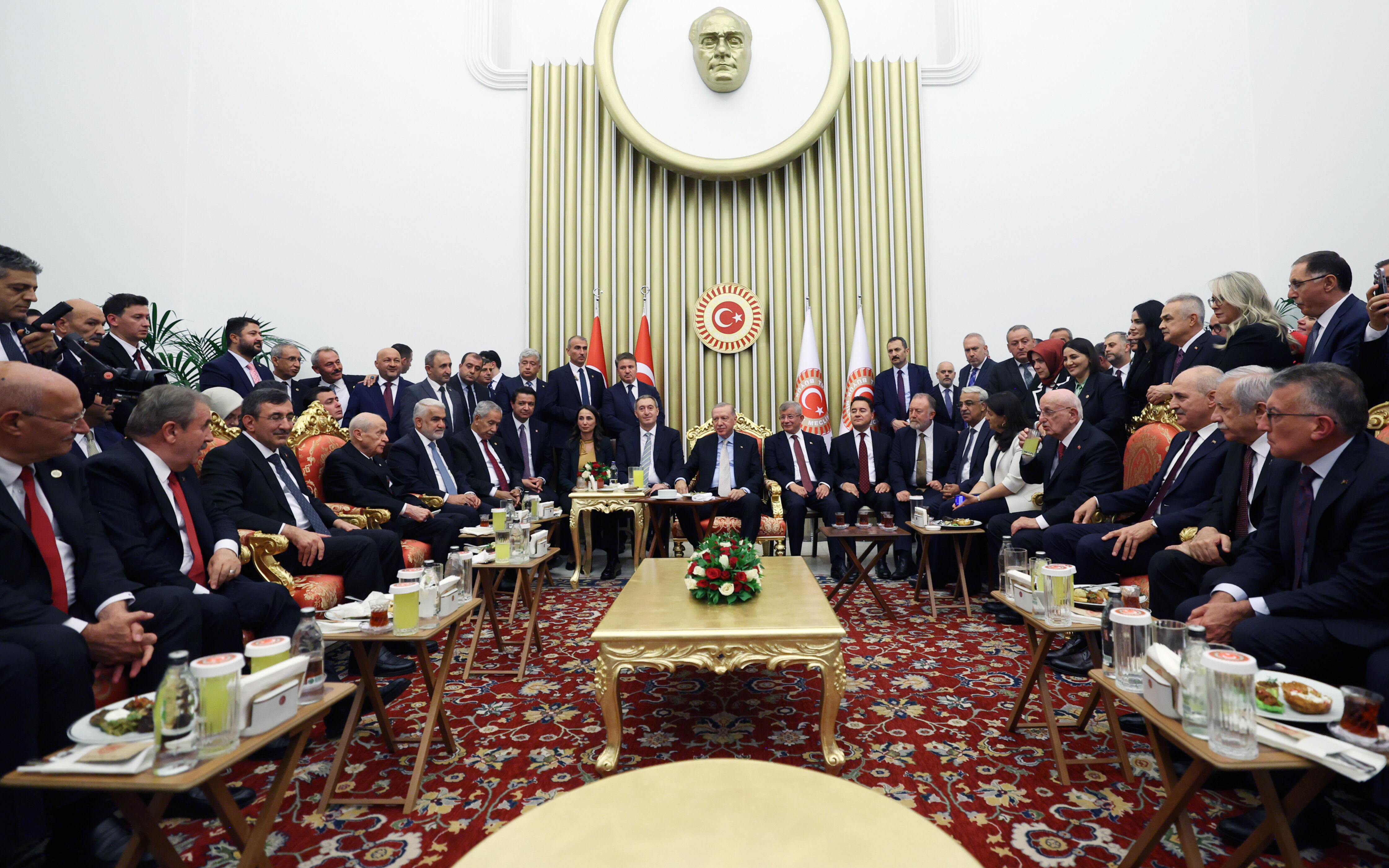 Ali Babacan'dan muhalefetin fotoğraf eleştirisine rest: Kime selam vereceğimizi size mi soracağız? - 1. Resim