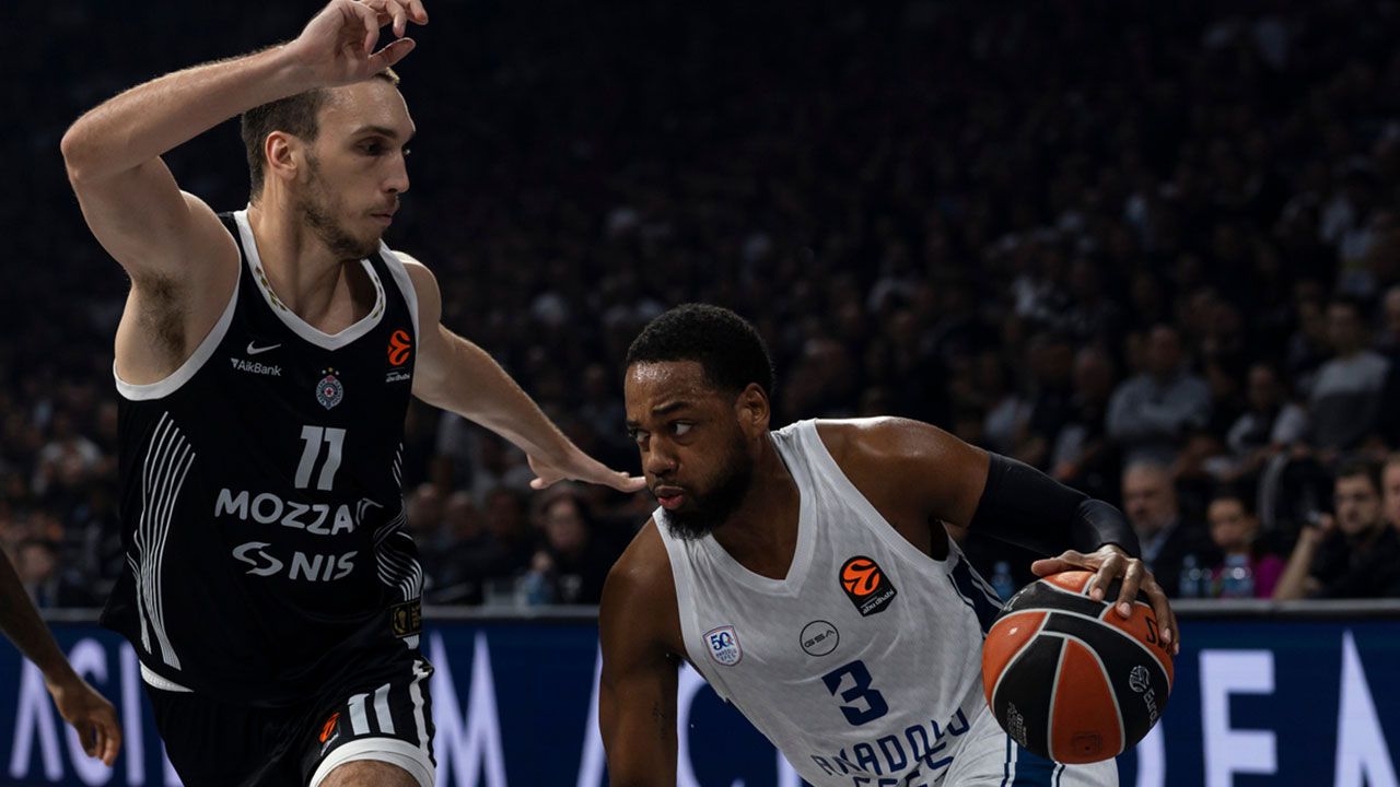Anadolu Efes, Obradovic'in ekibine kaybetti Anadolu Efes, Obradovic'in ekibine kaybetti