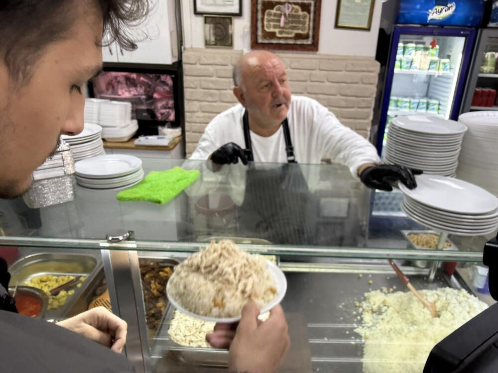 Bakan Şimşek'i örnek gösterdi: Her şey para değil! 'Gariban Pilavcısı' gönülleri fethetti - 3. Resim