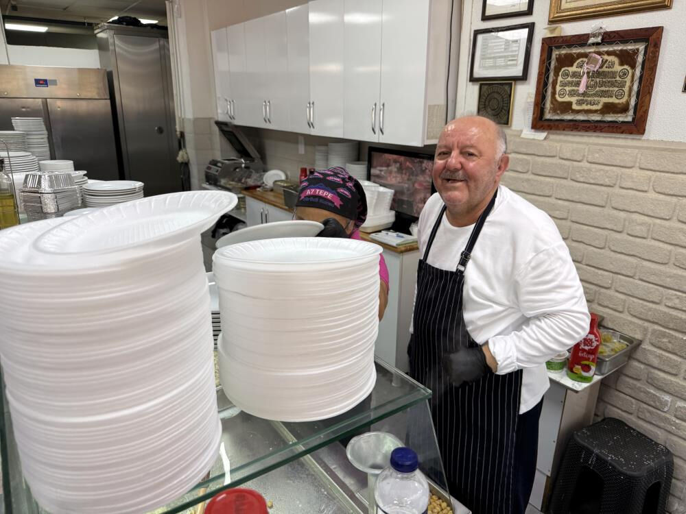 Bakan Şimşek'i örnek gösterdi: Her şey para değil! 'Gariban Pilavcısı' gönülleri fethetti - 2. Resim