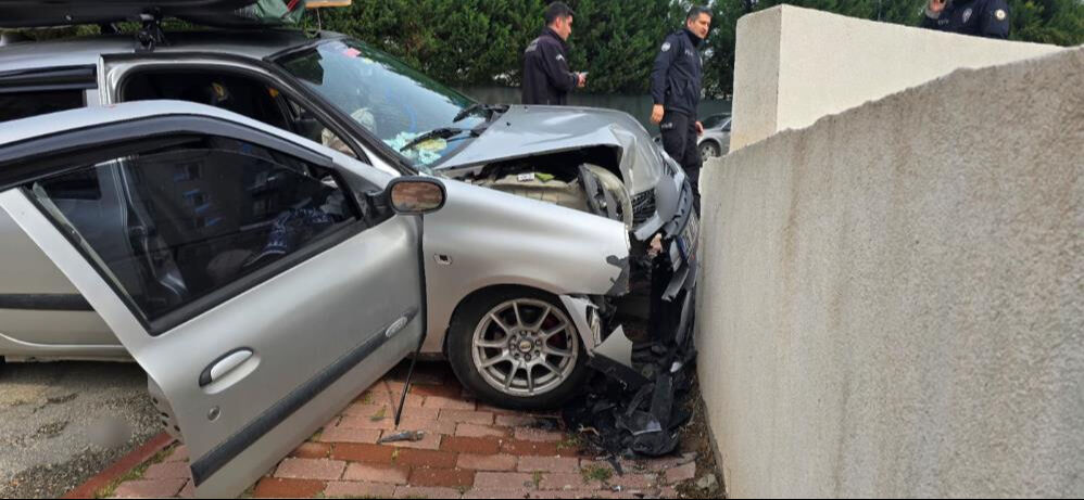 Bilecik’te adliye çıkışı kavga: Aracını husumetlilerinin üzerine sürdü! Bilecik’te adliye çıkışı kavga: Aracını husumetlilerin üzerine sürdü! - 1. Resim