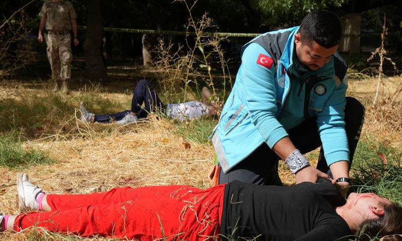 Bombalı saldırı tatbikatı gerçeği aratmadı: Figüranlar kriz geçirdi, polis müdahale etti - 4. Resim