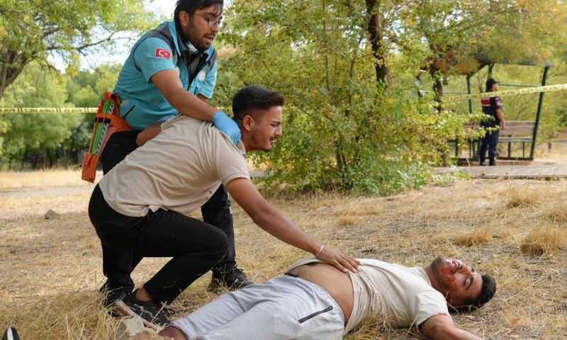 Bombalı saldırı tatbikatı gerçeği aratmadı: Figüranlar kriz geçirdi, polis müdahale etti - 5. Resim