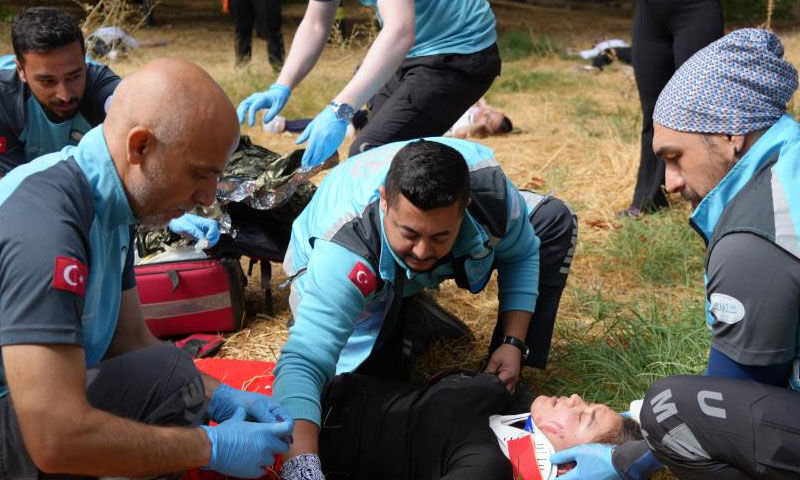 Bombalı saldırı tatbikatı gerçeği aratmadı: Figüranlar kriz geçirdi, polis müdahale etti - 1. Resim