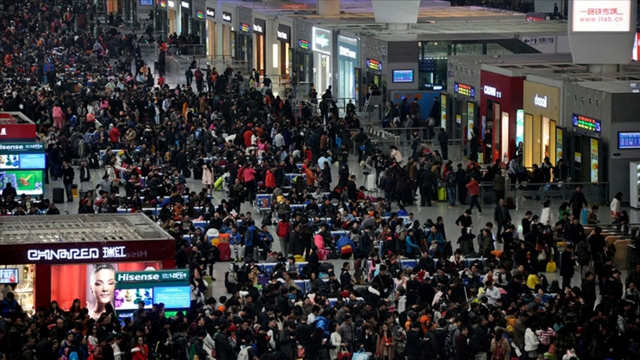 Çin'de tarihi rekor! Ülke âdeta taşındı: 2,43 milyar seyahat Çin'de tarihi rekor! Ülke âdeta taşındı: 2,43 milyar seyahat