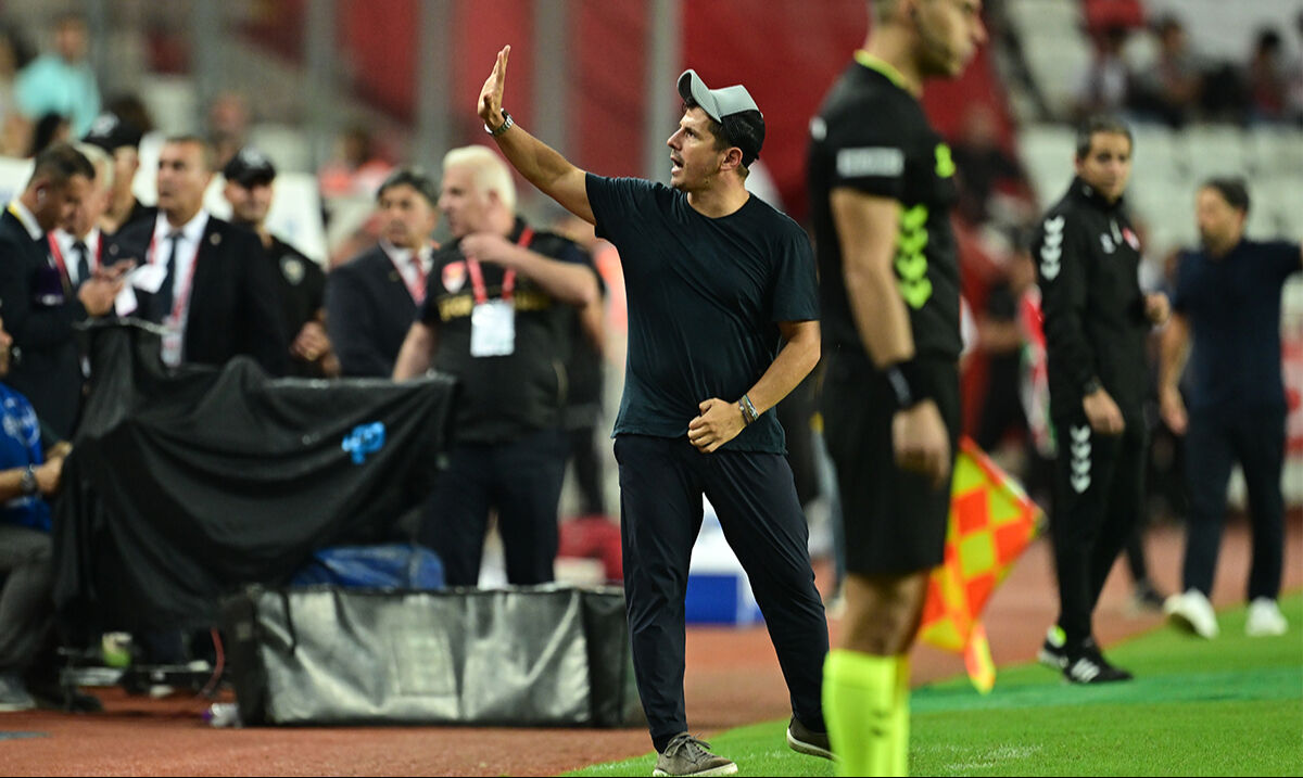 Emre Belözoğlu'ndan ayrılık açıklaması: Manidar paylaşım - 2. Resim