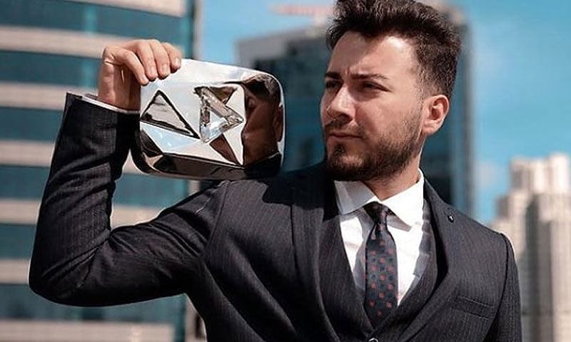 Fenomen YouTuber Enes Batur’dan şaşırtan hamle: 16 milyonluk kanalını kapattı - 1. Resim
