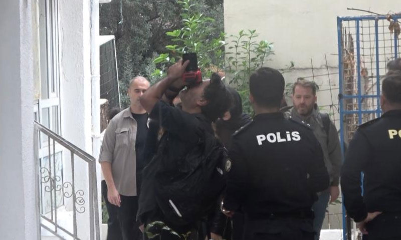 Güllü’nün evi günler sonra kameralara yansıdı! ‘Sürgülü cam’ ve ‘gizli geçit’ tartışması… - 1. Resim