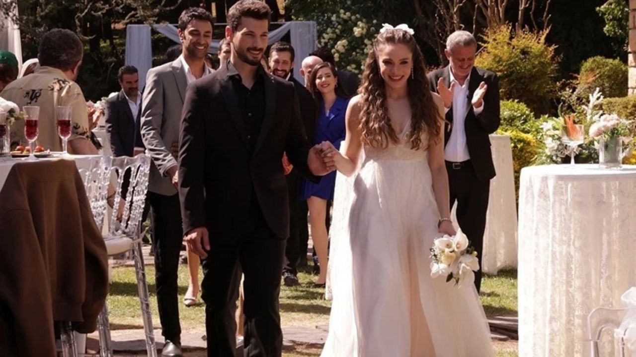 Hudutsuz Sevda bu akşam yok mu, neden yok, bitti mi? Dizinin akıbeti belli oldu! Hudutsuz Sevda bu akşam yok mu, neden yok, bitti mi? Dizinin akıbeti belli oldu!
