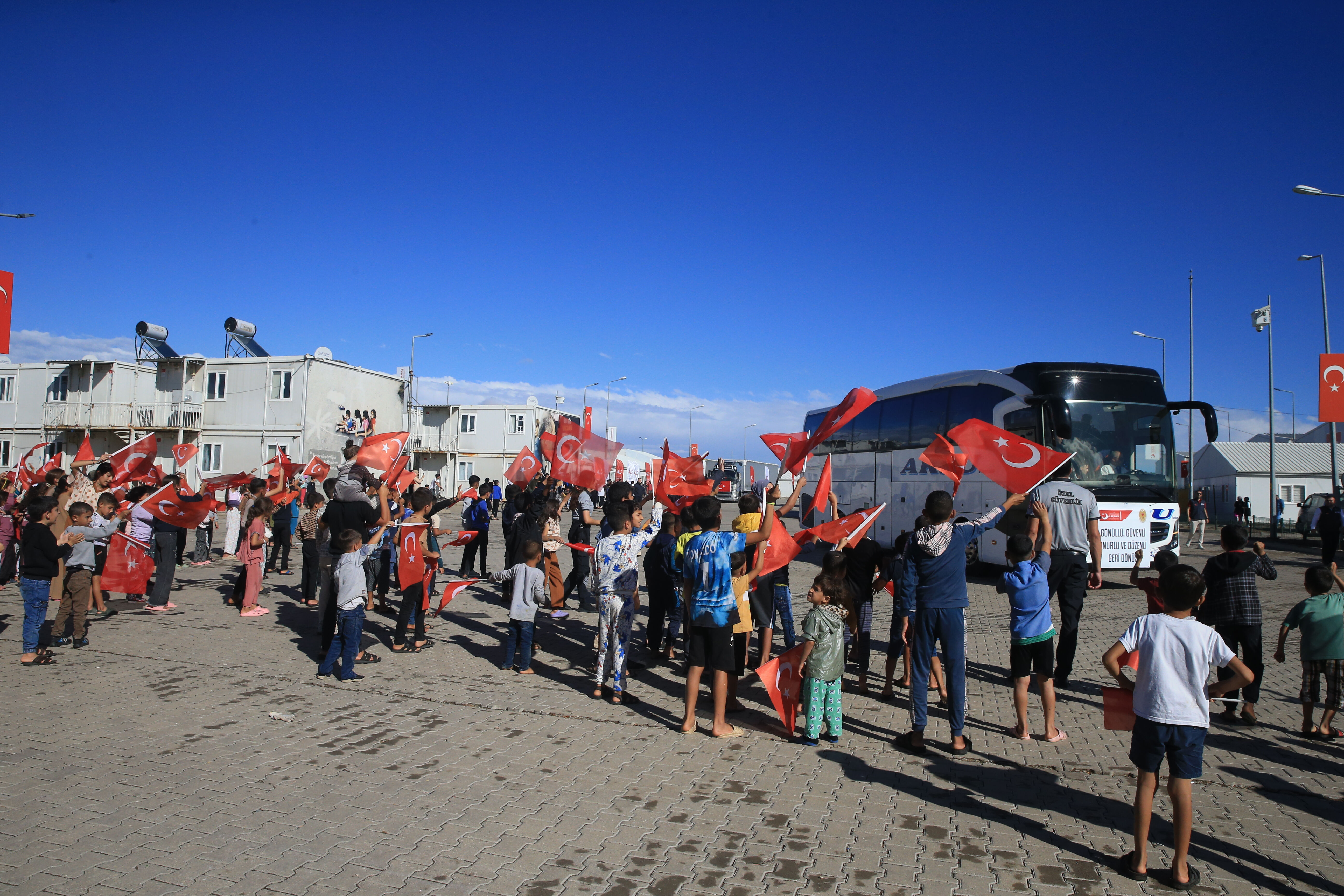 İç savaş nedeniyle geldiler, şimdi topluca Suriye'ye dönüyorlar!