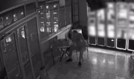 İş yerinde gördüğü manzaraya şaşıp kaldı! Pişkin pişkin gelip alem yaptı - 3. Resim