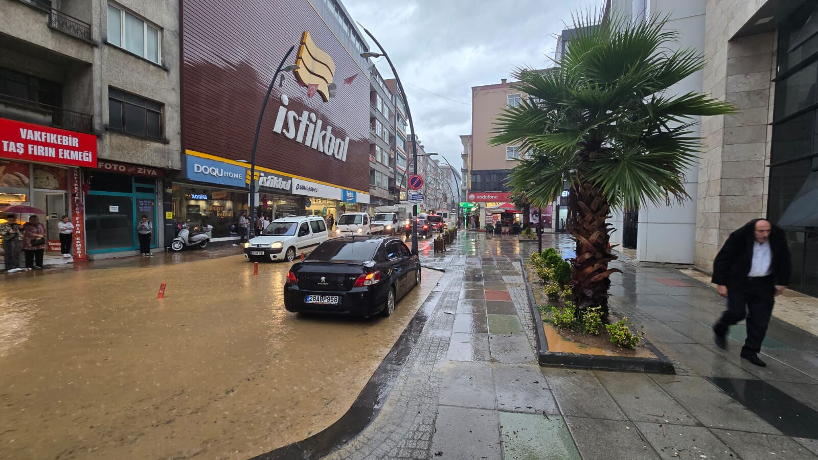Meteoroloji uyarmıştı! Sağanak yağış birçok kenti vurdu - 2. Resim